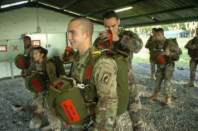 Sky Soldiers train and jump with French counterparts