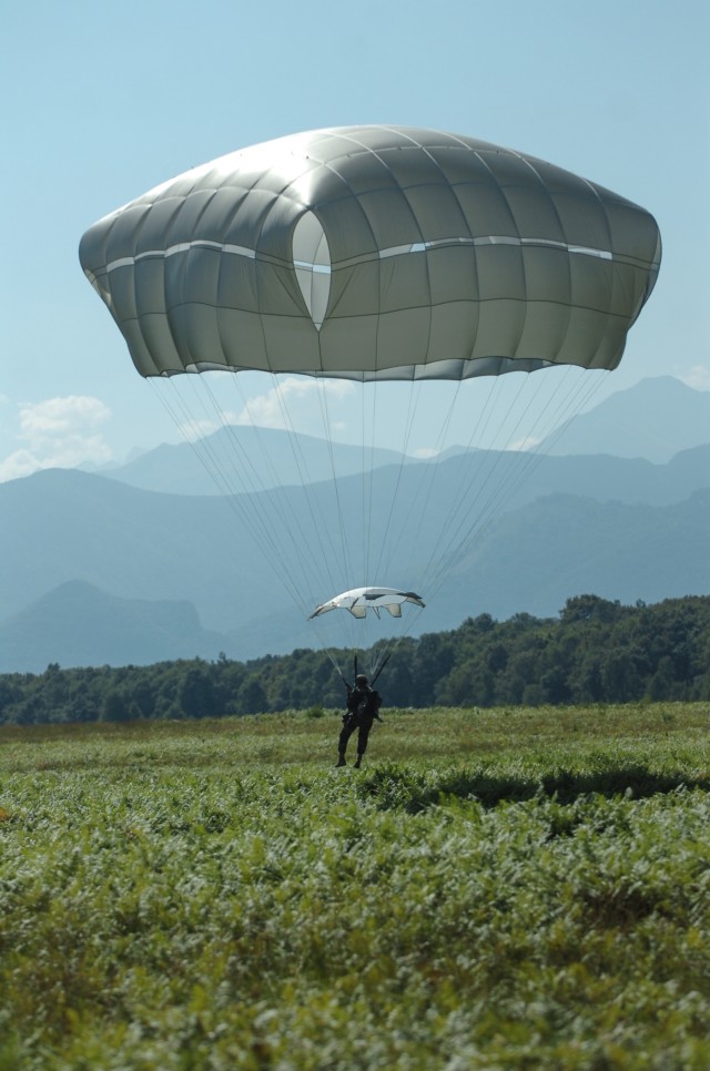 French paratroopers from the 35e RAP perform an airborne operation with Sky Soldiers