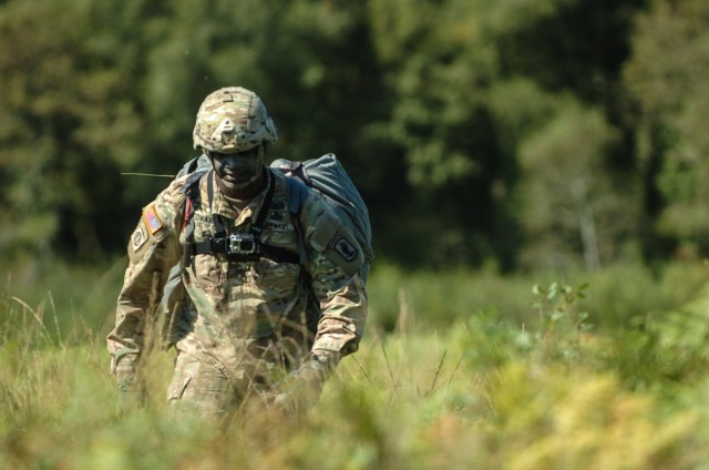 French paratroopers from the 35e RAP perform an airborne operation with Sky Soldiers