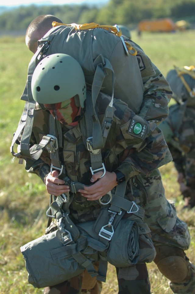 French paratroopers from the 35e RAP perform an airborne operation with Sky Soldiers