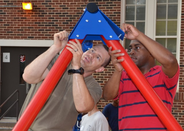 Soldiers give back to community