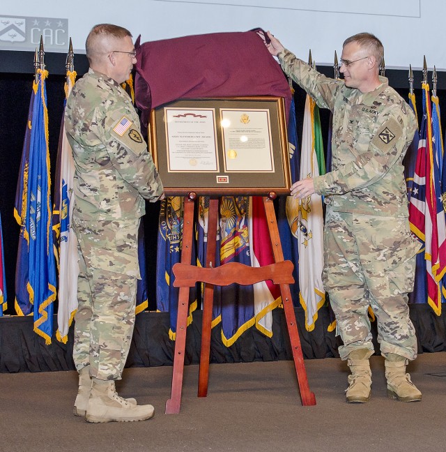 CALL Receives Army Superior Unit Award