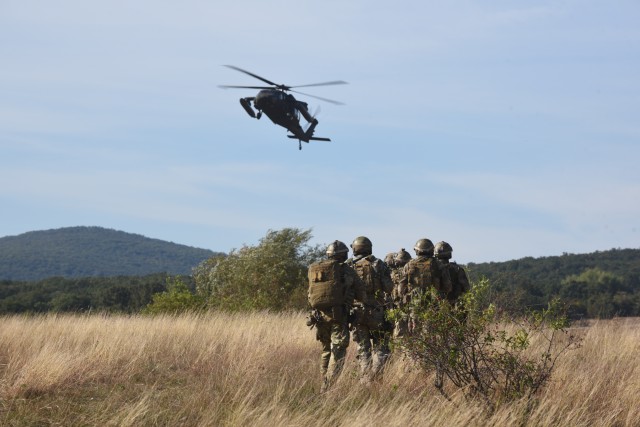 1AD Black Hawks train with SOF in Hungary