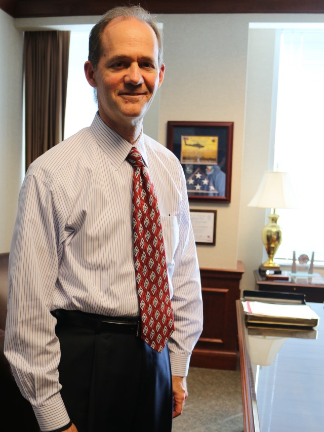 AMCOM LEADER RETIRES