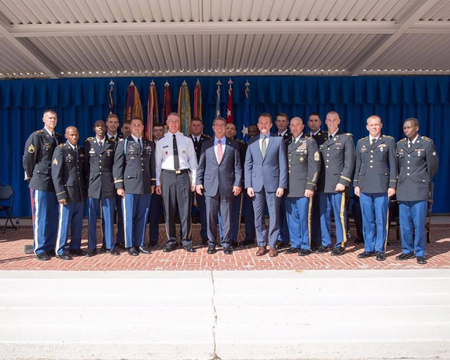 Defense Secretary Carter stands with Army Secretary, soldiers