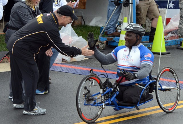Soldiers dominate 2016 Army Ten-Miler