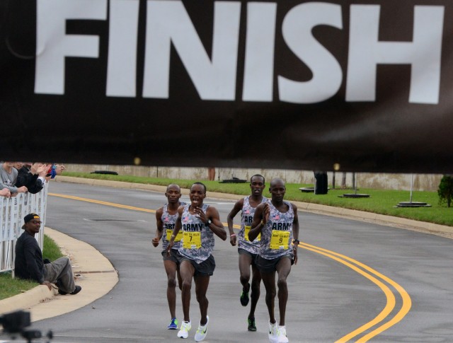 Soldiers dominate 2016 Army Ten-Miler