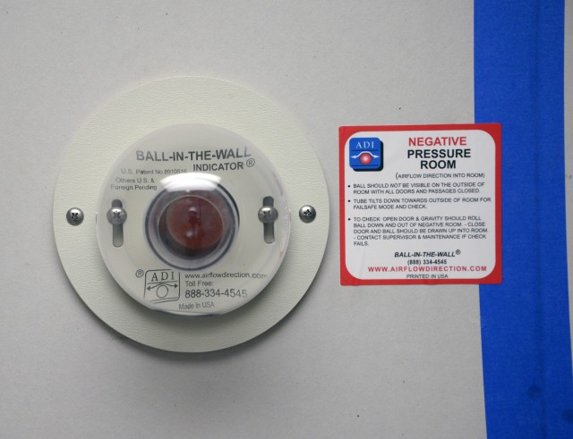 Ball-in-the-wall negative pressure indicator