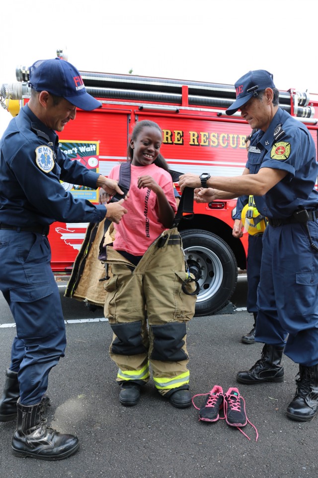 Camp Zama, SFHA youth get familiar with firefighters