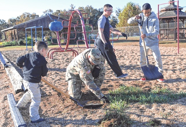 'Make a Difference Day' &mdash; Volunteers help beautify Fort Leonard Wood