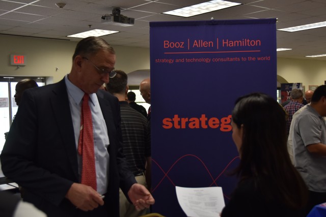 Army Community Center job fair supports employment readiness at Yongsan