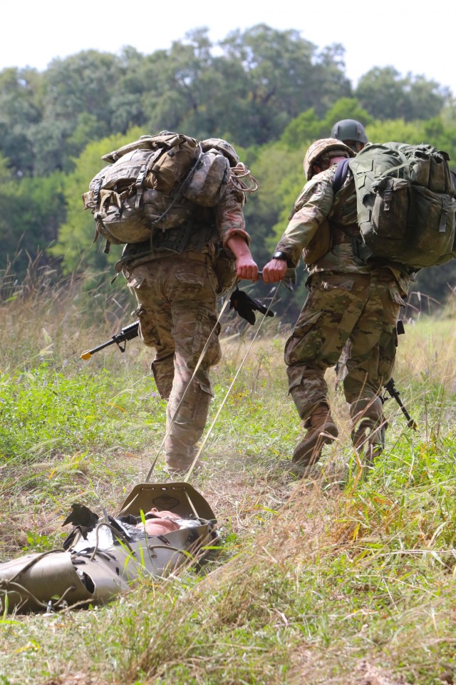 82nd Abn. Div. Paratroopers compete in Army`s Best Medic Competition