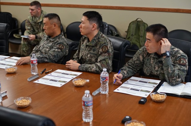 ROK/U.S. Combined Division staff briefed on 593rd ESC apabilities