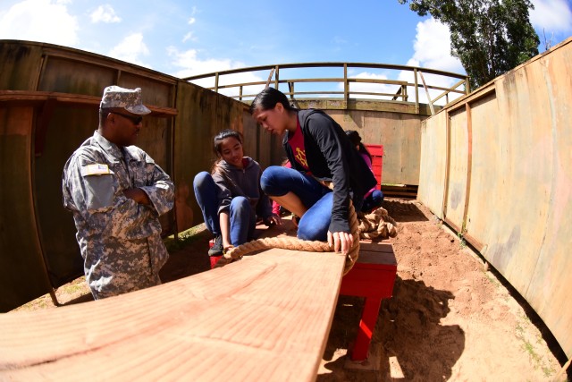 National Guard challenges students during leadership reaction course