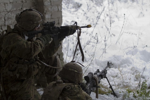 Paratroopers participate in Joint Urban Operations training