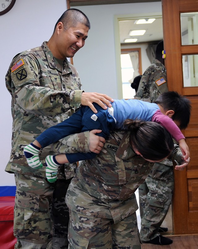 304th Expeditionary Signal Battalion Soldiers learn the joy of helping others
