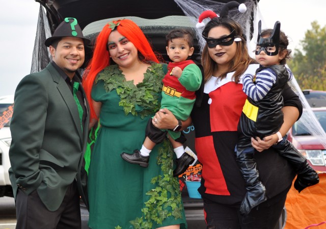 INSCOM, 1ST IO, Army GEOINT Battalion team up for Trunk or Treat fun