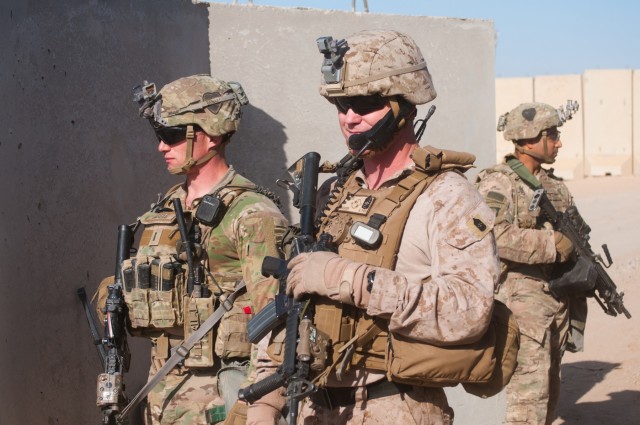 Special Marine Ground Task Force, U.S. Army advise Iraqi security forces in push towards Mosul