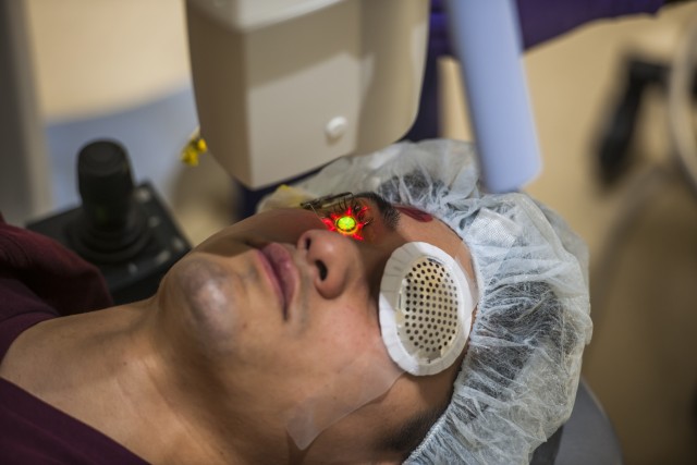 Belvoir Hospital Becomes First Military Hospital in Nation to Perform Cutting-Edge Eye Surgery