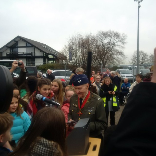 Chocolate Bomber distributes chocolate to children at Berlin Airlife Re-dedication ceremony