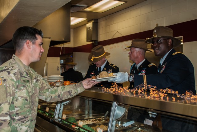 Troops overseas get a taste of Thanksgiving