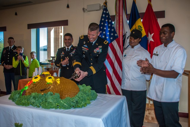 Troops overseas get a taste of Thanksgiving