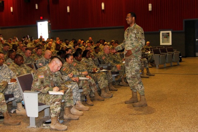 AMC CSM visits Fort Campbell, discusses readiness