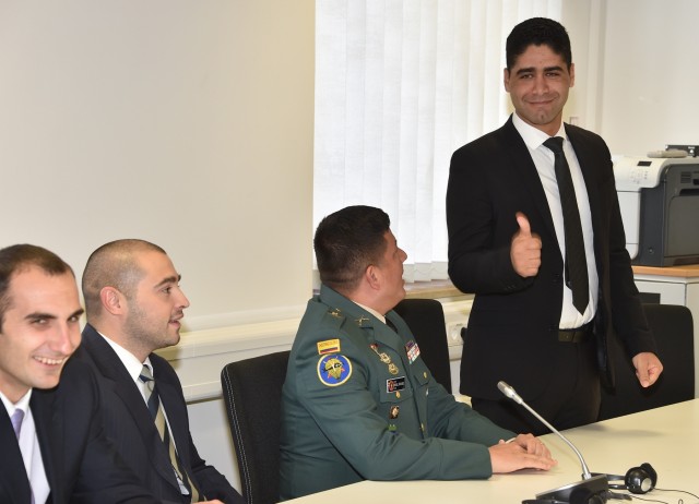 Making Friends, Combating Organized Crime Thanks to the English Language