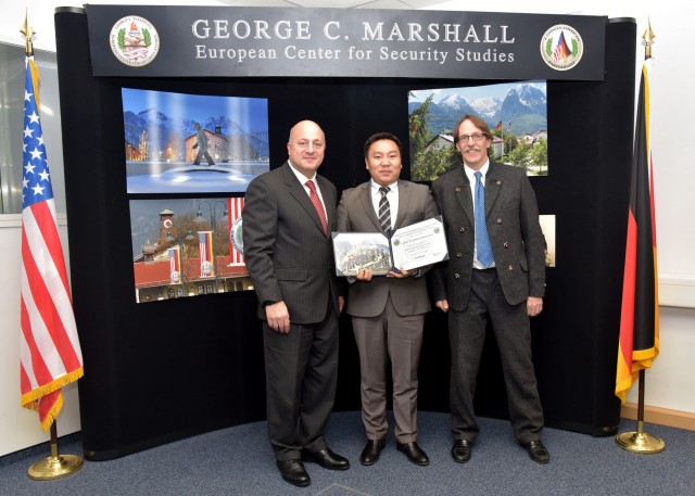 Making Friends, Combating Organized Crime Thanks to the English Language