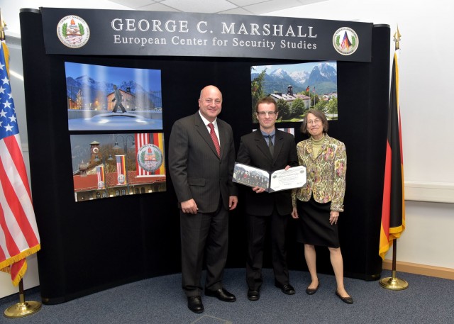 Making Friends, Combating Organized Crime Thanks to the English Language