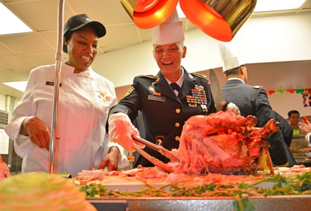 Soldiers, families delight in 25th Sustainment Bistro's Thanksgiving Celebration Meal