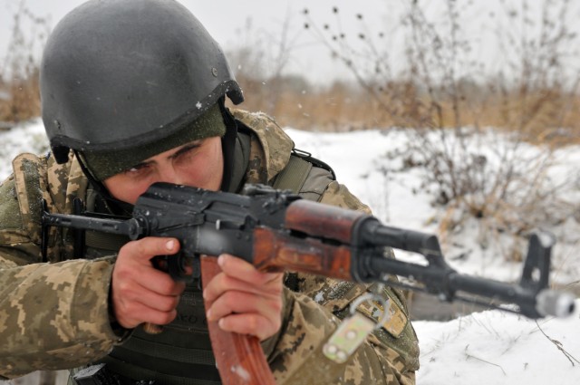 Ukrainian Soldiers conduct air assault training