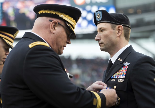 Meet Your Army: National Guardsmen save motorist, receive Soldier's ...