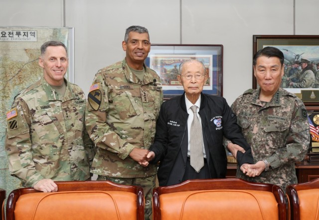 Leaders of ROK-U.S. Combined Forces Command celebrate Korean War hero's 96th birthday