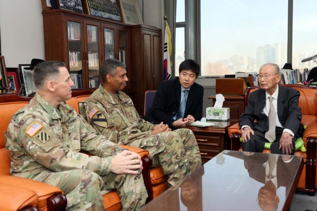 Leaders of ROK-U.S. Combined Forces Command celebrate Korean War hero's 96th birthday