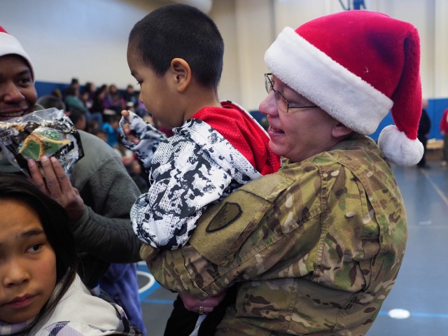 Alaska National Guard spreads holiday cheer in Akiachak