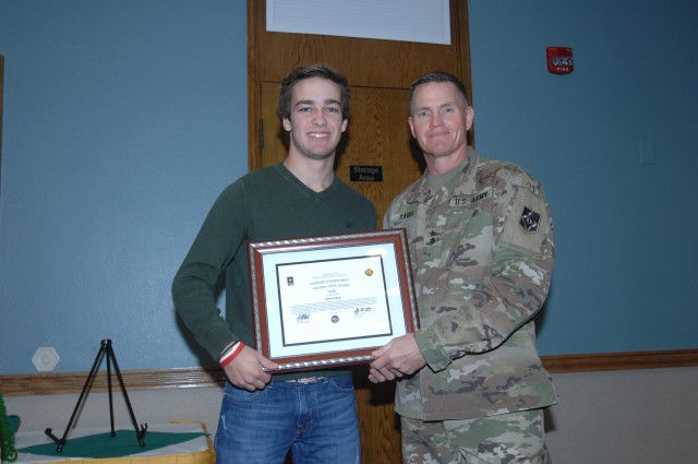 Fort Leonard Wood honors volunteers of the quarter