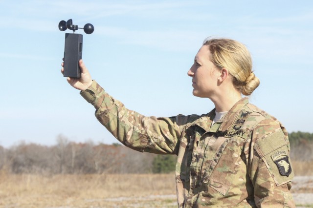 Nashville riggers, Lifeliner Soldiers  unite for airdrop training
