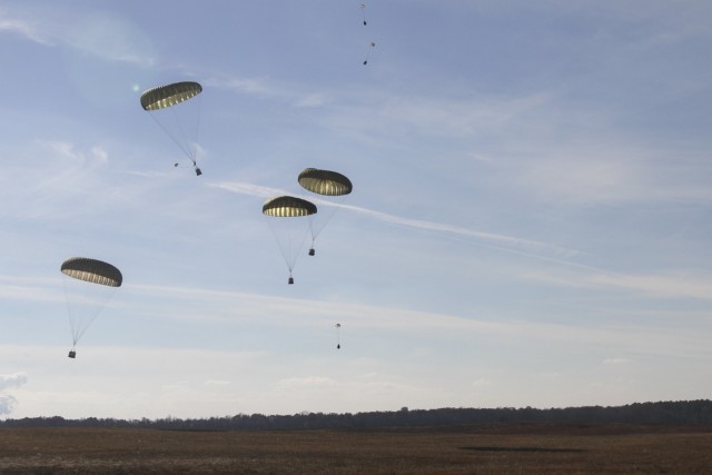 Nashville riggers, Lifeliner Soldiers  unite for airdrop training