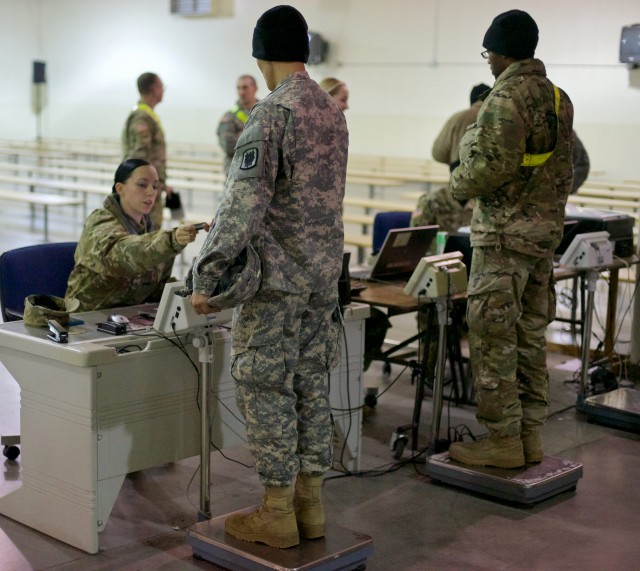 Soldiers check in and weigh in at JBLM