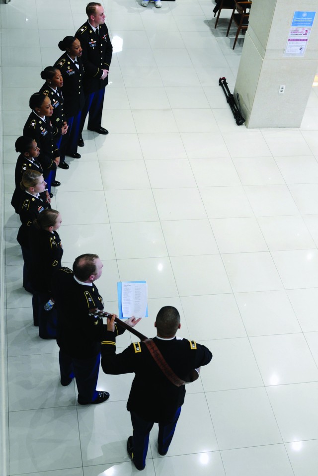 304th ESB Soldiers bring the spirit of Christmas to local orhpans and hospital patients