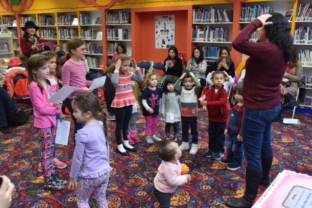 Children enjoy Christmas story hour at Yongsan library