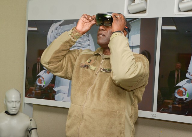 General meets with scientists to learn about new technologies