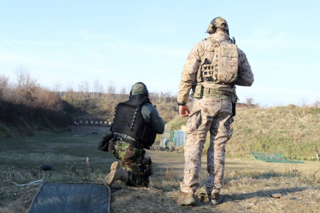 Navy SEALs builds relations with Serbian forces