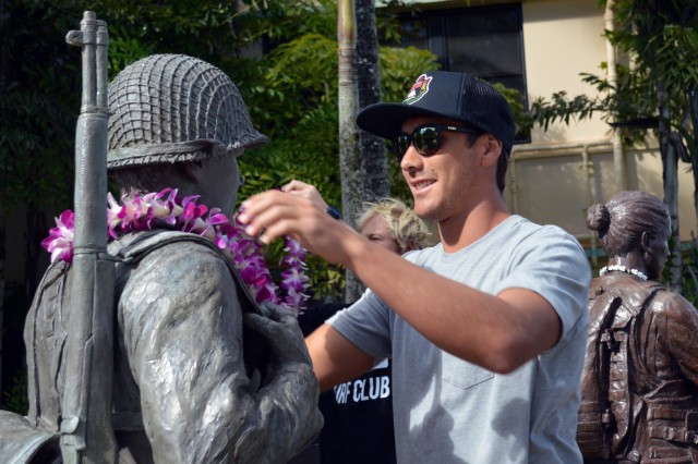 Pro surfers 'Hang 10' with 25th ID