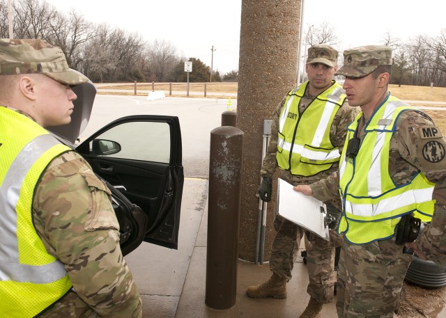 Fort Leonard Wood MPs train Missouri Guard Soldiers