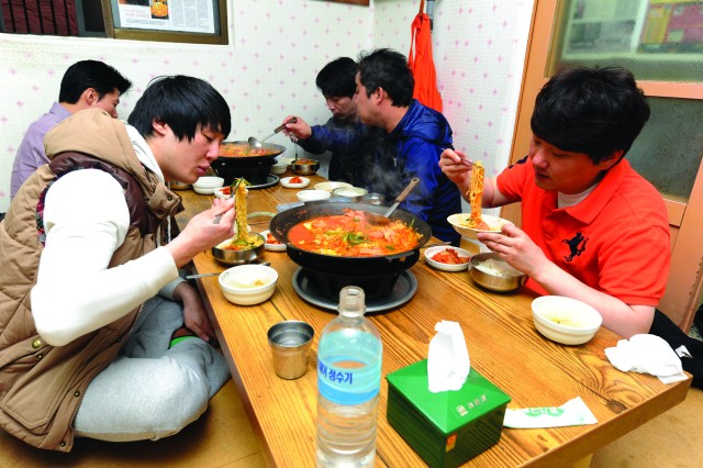 Budaejjigae war fare still popular