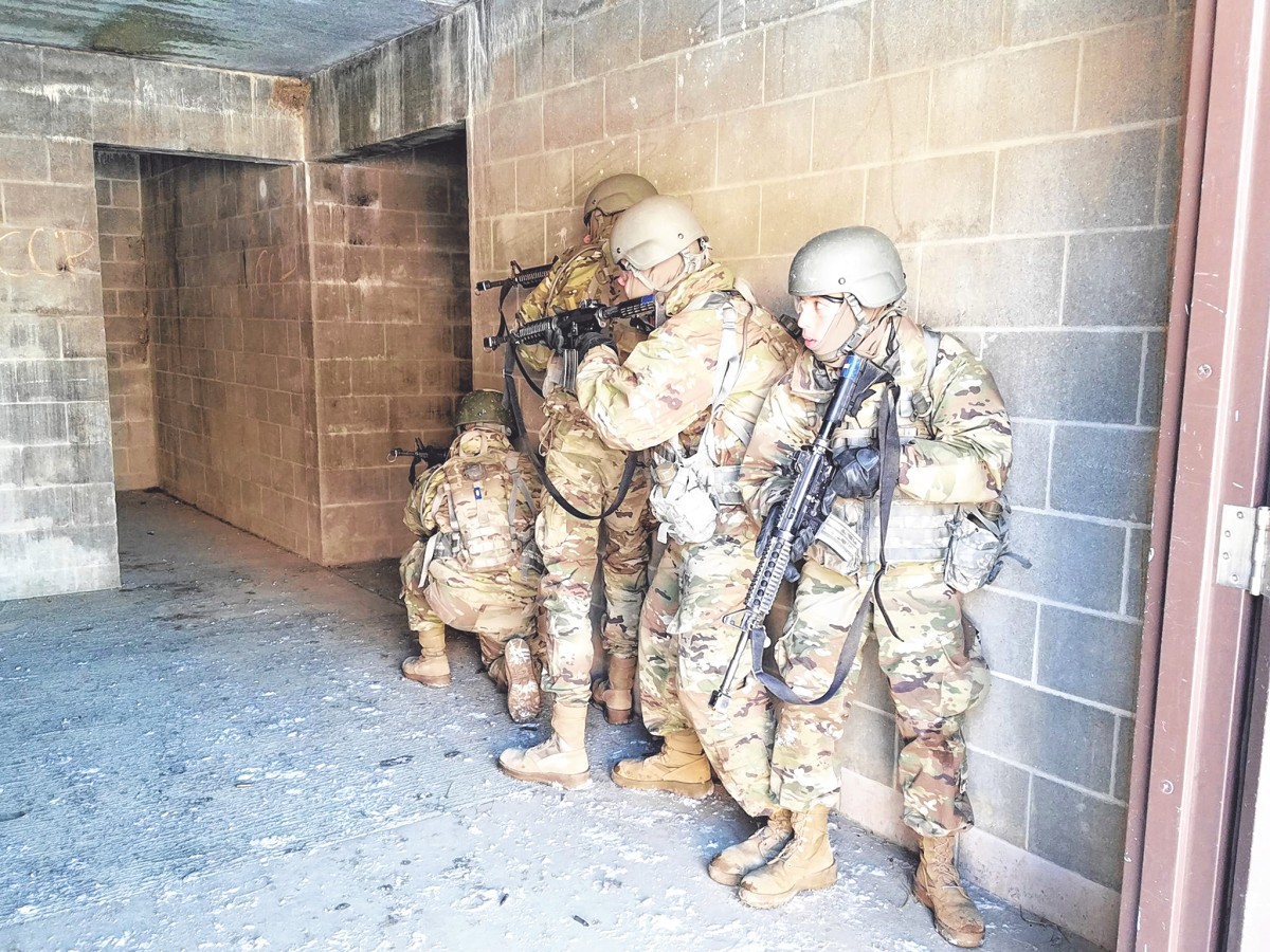 Soldiers Clear The Building At Fort Leonard Wood | Article | The United ...