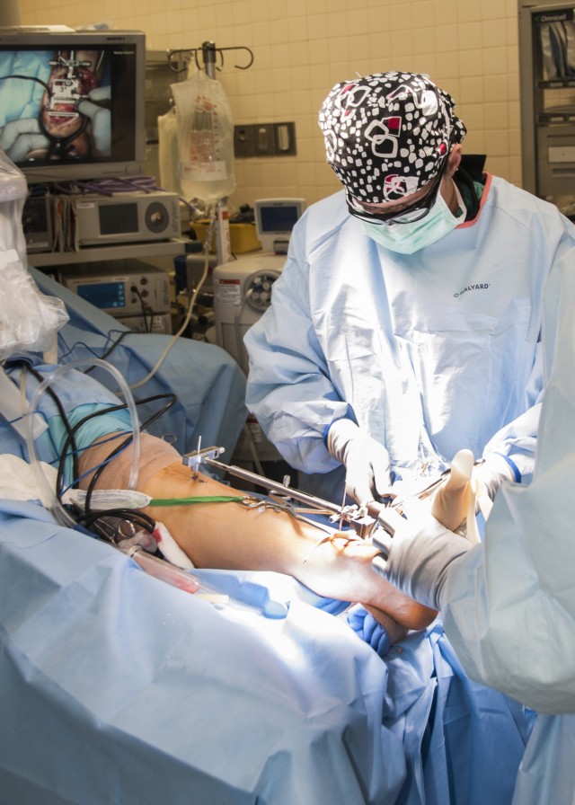 WBAMC orthopaedic residents fix breaks, break the mold