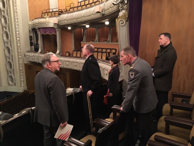 Army Europe commander visits Baden-W&uuml;rttemberg's Minister President